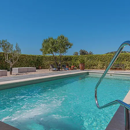 In With Jacuzzi, Wifi&outdoor Swimming Pool Vakantiehuis *
