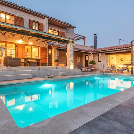 In With Jacuzzi, Wifi&outdoor Swimming Pool * Jadrija