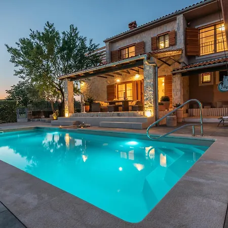 In With Jacuzzi, Wifi&outdoor Swimming Pool