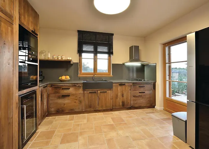 בית נופש Lovely In With Wifi יאדריה