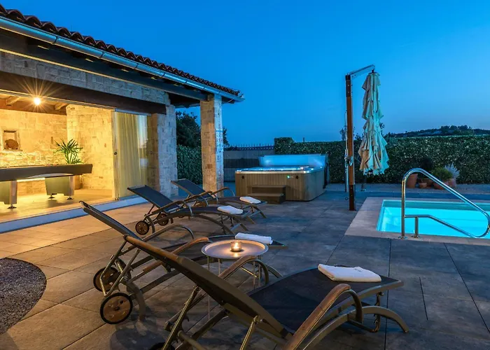 בית נופש Lovely In With Wifi יאדריה