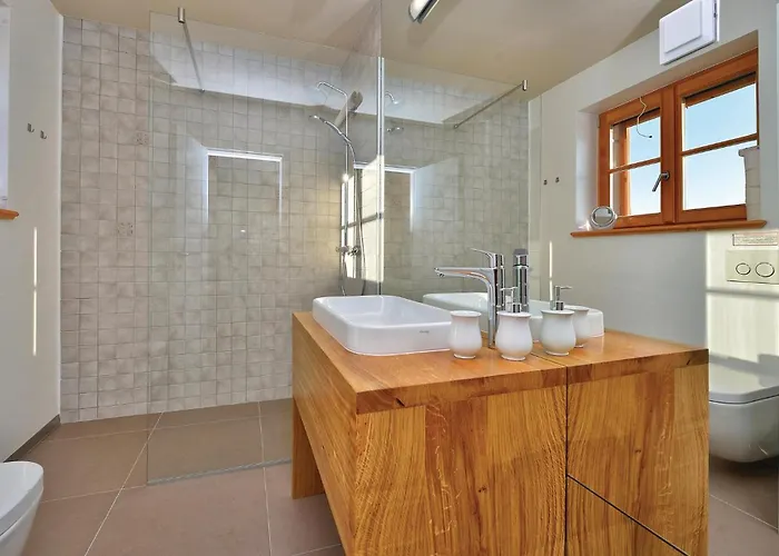 בית נופש Lovely In With Wifi